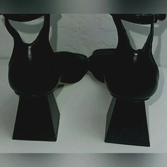 G B 10 Black Leather Block Heel Strappy Holiday Events Minimalist Sandals New - Picture 3 of 4